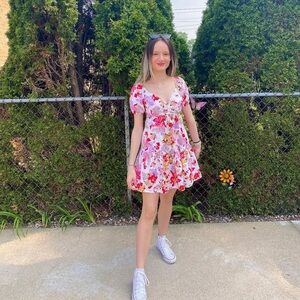 Colorful dress. Back ties as a bow. IT HAS POCKETS!